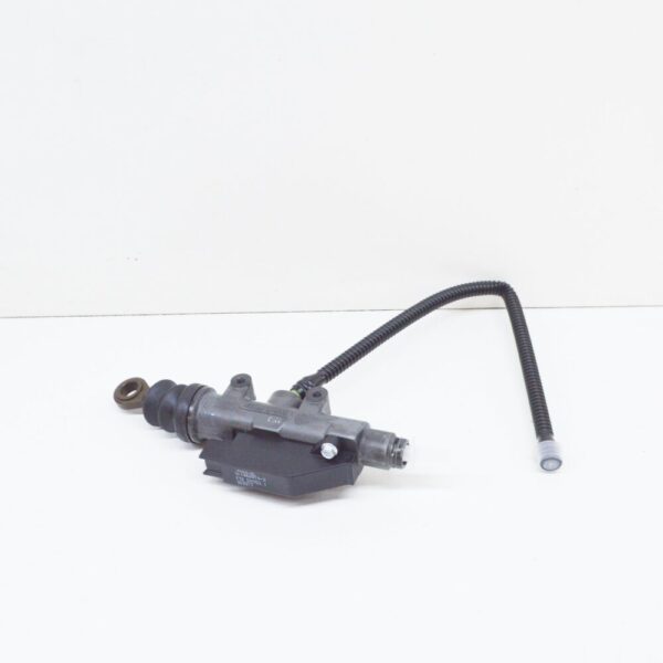 STC500031 - LAND ROVER DISCOVERY III L319 Clutch Master Cylinder LHD STC500031 NEW GENUINE