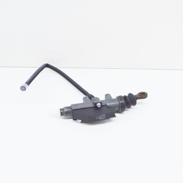 STC500031 - LAND ROVER DISCOVERY III L319 Clutch Master Cylinder LHD STC500031 NEW GENUINE
