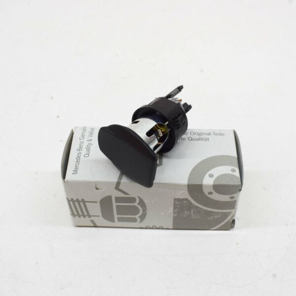 A0008207951 - MERCEDES-BENZ E W213 Power Outlet 12 V Socket A0008205105 NEW GENUINE