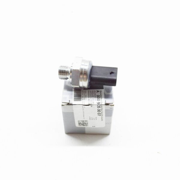 A0009053007 - NEW MERCEDES-BENZ A W177 Fuel Rail Pipe Pressure Sensor A0009053007 OEM