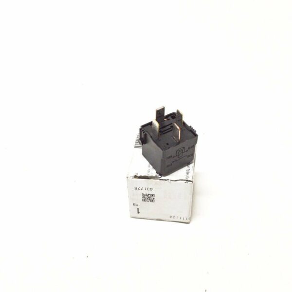 A0009828023 - NEW MB CLA W117 RELAY A0009828023 ORIGINAL