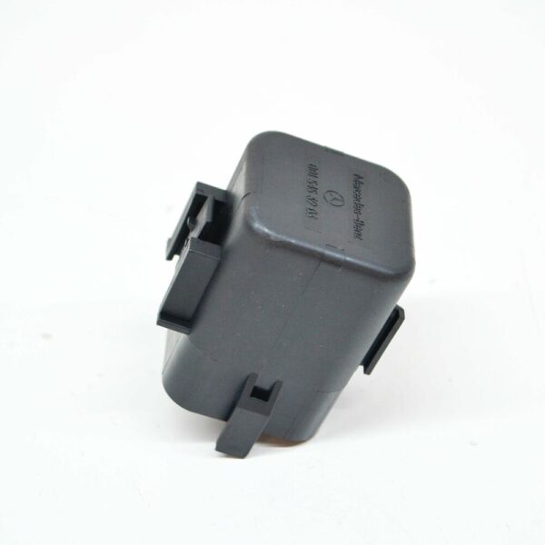 A0015453903 - NEW MB C W204 ADDITIONAL RADIATOR VENT RELAY COVER A0015453903