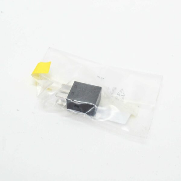 A0025429219 - NEW MERCEDES-BENZ GLA X156 SLOT J RELAY A0025429219 ORIGINAL