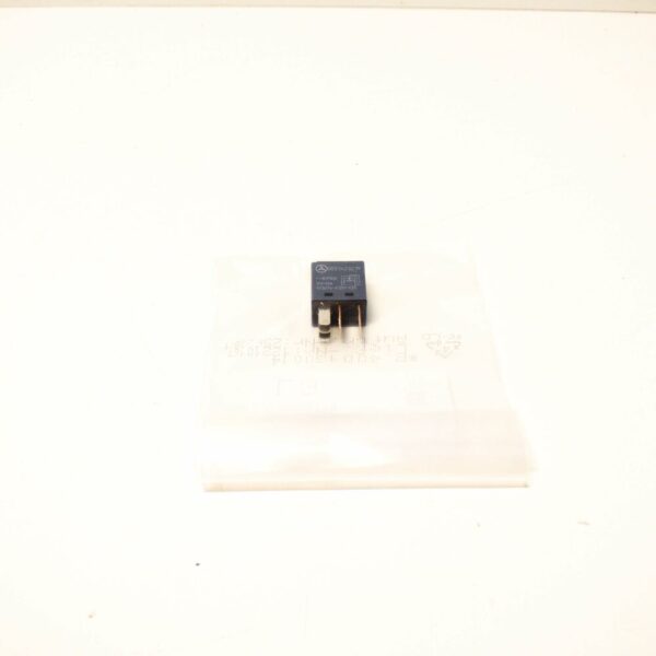 A0035420219 - NEW MERCEDES BENZ SPRINTER 906 CDI FUSE BOX INDICATOR RELAY A0035420219 ORIGINAL