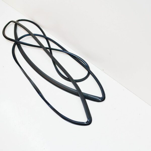 A9066710020 - NEW MERCEDES-BENZ SPRINTER 906 FRONT WINDSHIELD SEAL A9066710020