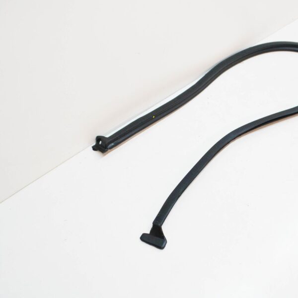 A9077820000 - NEW MB SPRINTER W907 REAR LEFT BACK DOOR SEAL STRIP A9077820000