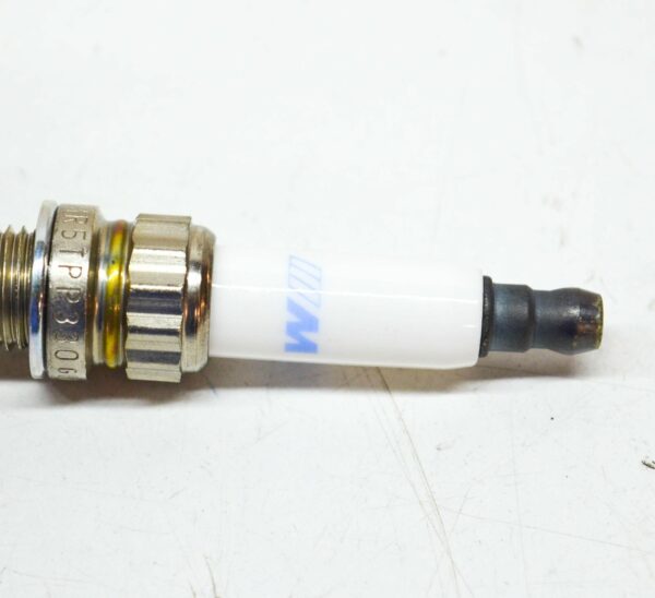 12120039634 - NEW BMW F06 F10 F12 HIGH POWER SPARK PLUG 0039634 M 12120039634