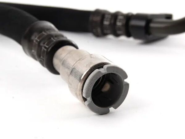 17227577622 - NEW BMW 3 E46 OIL COOLER HOSE PIPE INLET 17227577622 7577622 ORIGINAL