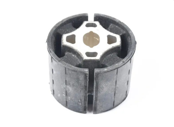 33306786974 - BMW X3 F25 Rear Rubber Mounting 33306786974 6786974 ORIGINAL