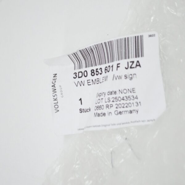 3D0853601FJZA - NEW VOLKSWAGEN PASSAT B7 FRONT RADIATOR GRILLE BADGE 3D0853601FJZA ORIGINAL