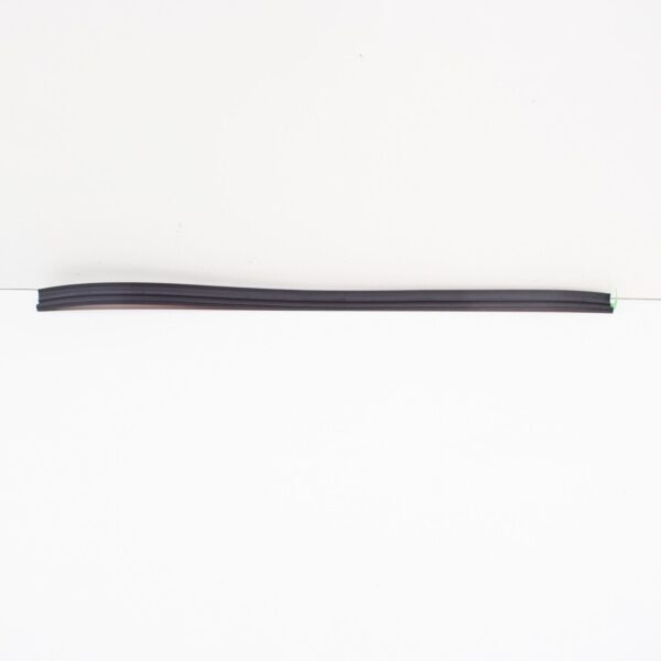 3G8827669A - NEW VW ARTEON 3H7 TAILGATE BOOT LID UPPER SEAL 3G8827669A