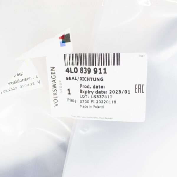 4L0839911 - NEW AUDI Q7 4L REAR OUTER DOOR SEAL LEFT SELF-ADHESIVE 4L0839911 ORIGINAL