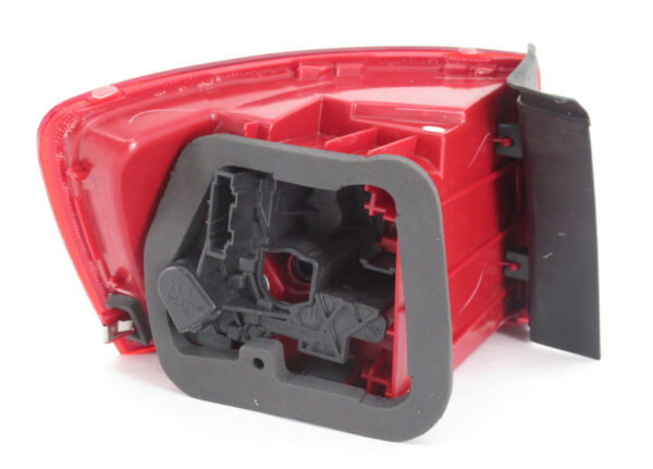 5C6945096D - NEW VW JETTA A6 REAR RIGHT OUTER TAILLIGHT 5C6945096D