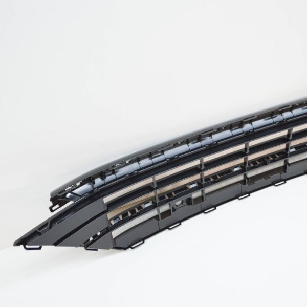 5NA853677H041 - NEW VW TIGUAN AD FRONT LOWER CENTER GRILLE 5NA853677H041 ORIGINAL
