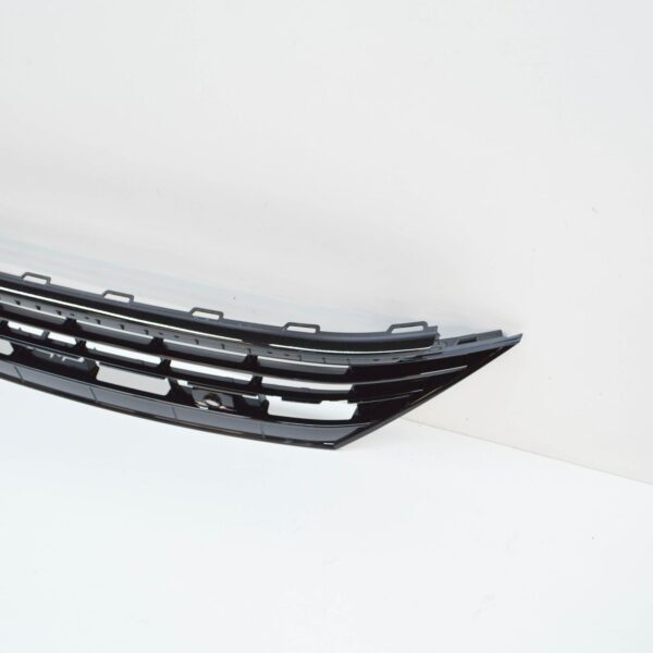 5NA853677H041 - NEW VW TIGUAN AD FRONT LOWER CENTER GRILLE 5NA853677H041 ORIGINAL