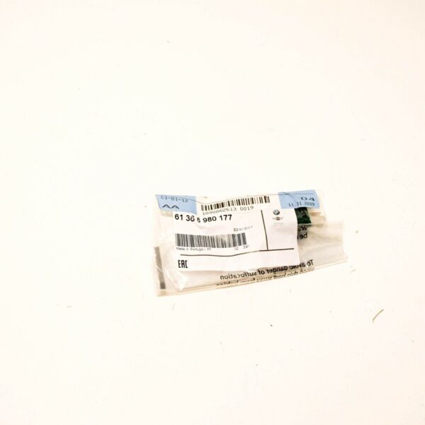 61366980177 - NEW BMW 1 E81 FRONT WINDSCREEN WIPER RELAY 61366980177 6980177 2010