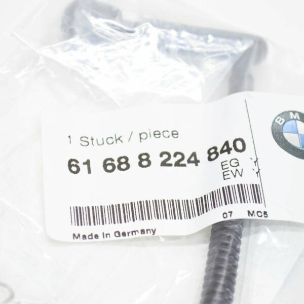 61688224840 - NEW BMW 5 TOURING E39 REAR WINDOW SPRAY NOZZLE WITH HOSE 61688224840