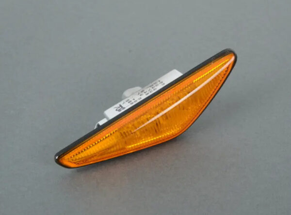 63136920686 - BMW 3 E46 Front Right Fender Turn Signal 6920686 63136920686 ORIGINAL