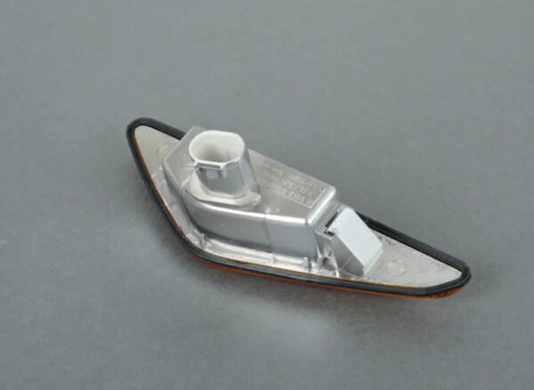 63136920686 - BMW 3 E46 Front Right Fender Turn Signal 6920686 63136920686 ORIGINAL