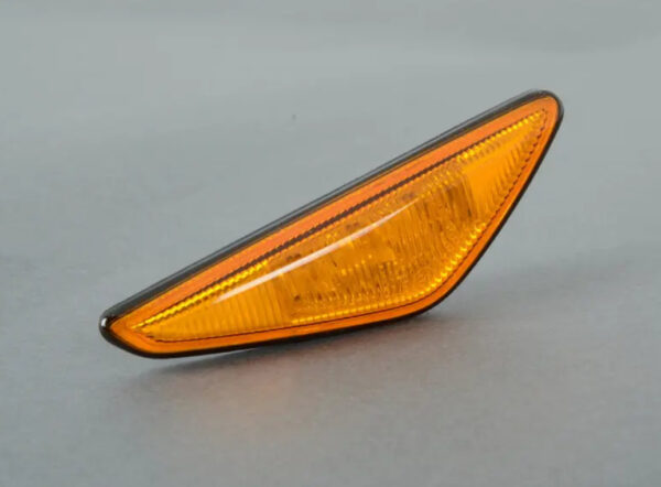 63136920686 - BMW 3 E46 Front Right Fender Turn Signal 6920686 63136920686 ORIGINAL