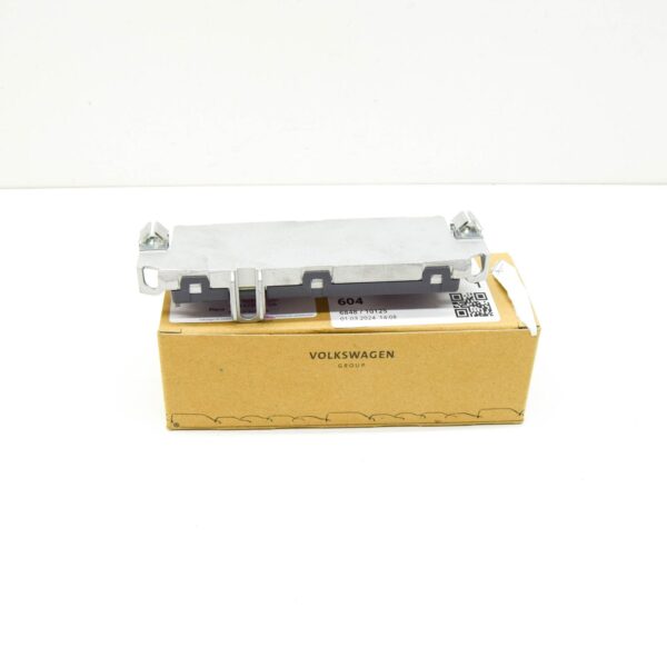 8K5035225F - NEW AUDI A4 B8 ANTENNA AMPLIFIER 8K5035225F ORIGINAL