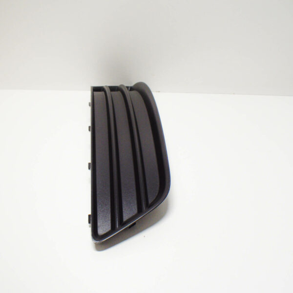 8P0807682D9B9 - NEW AUDI A3 S3 8P FRONT RIGHT FOG LIGHT GRILLE 8P0807682D9B9