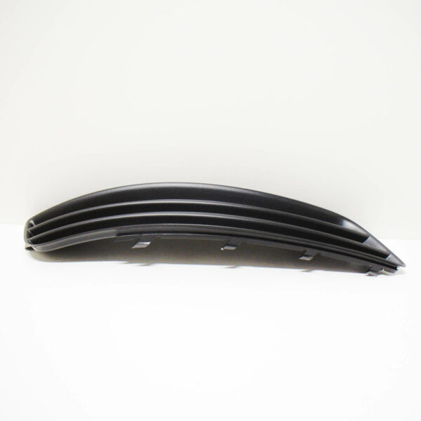 8P0807682D9B9 - NEW AUDI A3 S3 8P FRONT RIGHT FOG LIGHT GRILLE 8P0807682D9B9