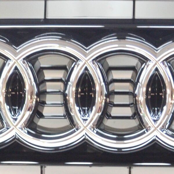 8P0853651PT94 - NEW AUDI A3 8P1 FRONT BUMPER RADIATOR GRILLE 8P0853651PT94