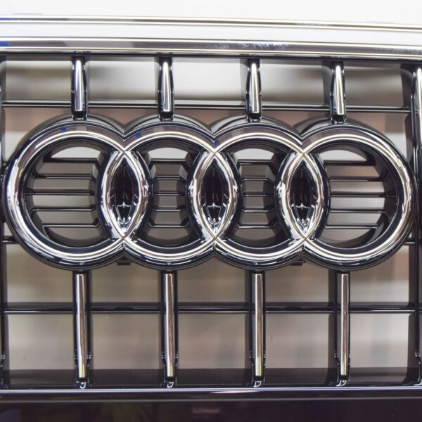 8R0853651ABT94 - NEW AUDI Q5 8R RADIATOR GRILLE 8R0853651AB T94 8R0853651ABT94 ORIGINAL