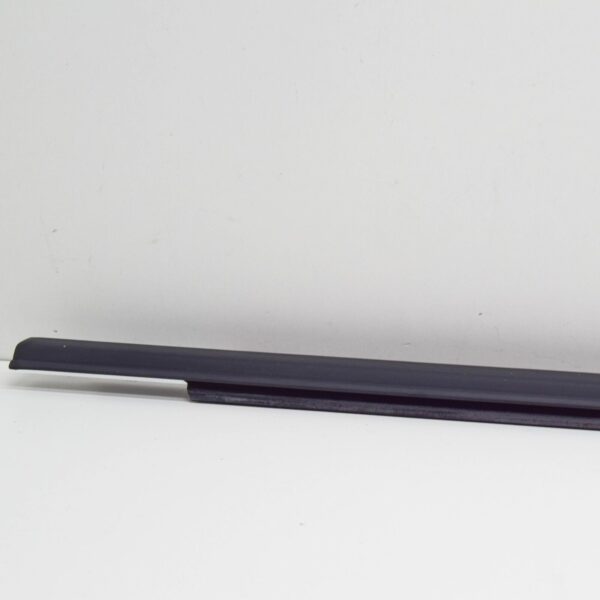 8U0837477 - NEW AUDI Q3 8U FRONT LEFT OUTER DOOR WINDOW APERTURE SEAL 8U0837477 ORIGINAL