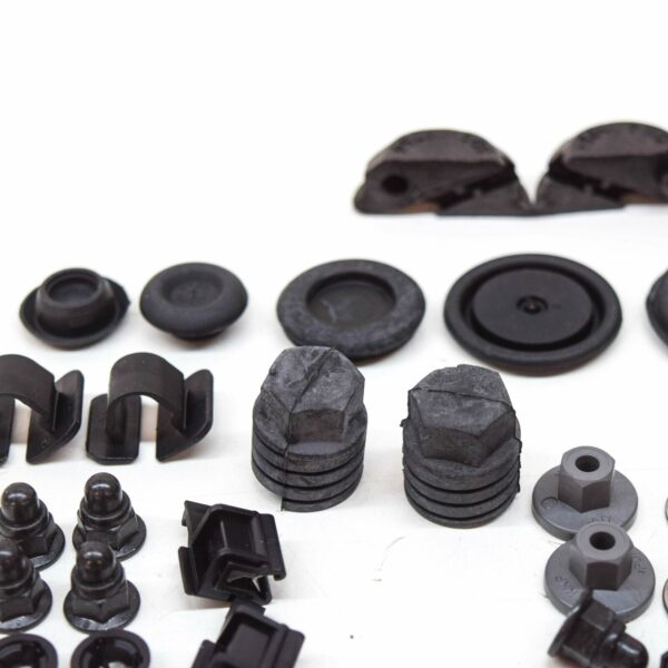 8V0098615 - NEW AUDI A3 CABRIO 8V FRONT BONNET HOOD PANEL HARDWARE KIT 8V0098615
