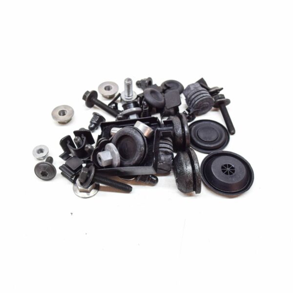 8V0098615 - NEW AUDI A3 CABRIO 8V FRONT BONNET HOOD PANEL HARDWARE KIT 8V0098615