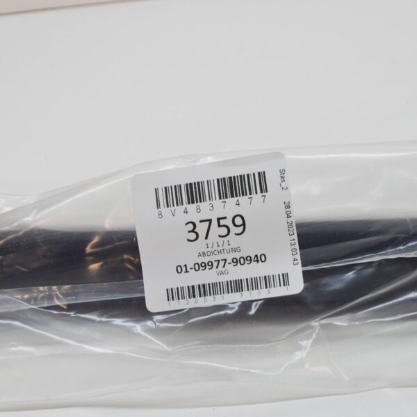 8V4837477 - NEW AUDI A3 SPORTBACK 8V FRONT LEFT OUTER WINDOW APERTURE SEAL 8V4837477