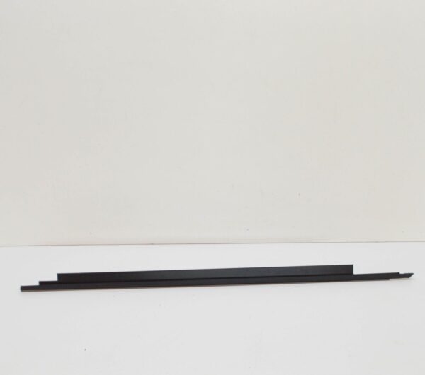 8V4837477 - NEW AUDI A3 SPORTBACK 8V FRONT LEFT OUTER WINDOW APERTURE SEAL 8V4837477