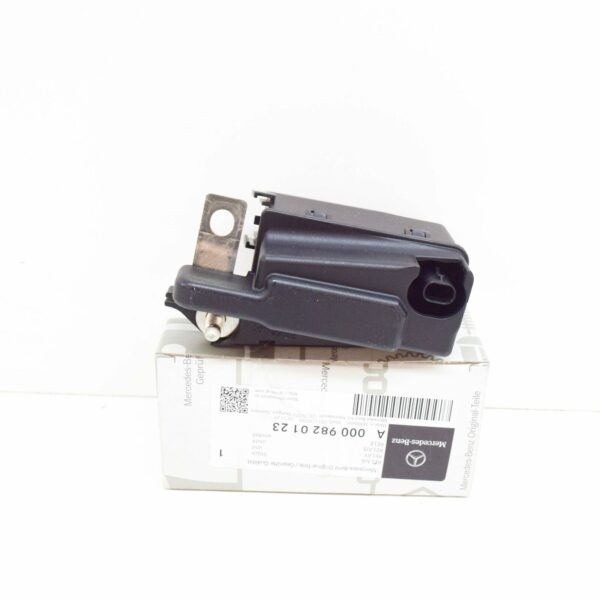 A0009820123 - NEW MERCEDES-BENZ GLE W166 FRONT RIGHT FOOTWELL RELAY A0009820123 2016 10892345