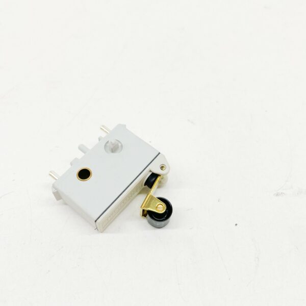 A0025456814 - MB E W210 Fuel Injection Throttle Micro Switch A0025456814 ORIGINAL