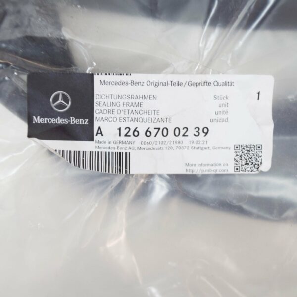 A1266700239 - NEW MERCEDES BENZ S W126 REAR WINDOW GLASS WEATHERSTRIP SEAL A1266700239