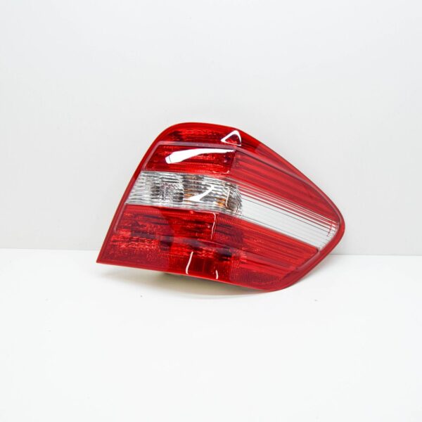 A1649061000 - NEW MERCEDES-BENZ ML W164 REAR RIGHT TAILLIGHT A1649061000 ORIGINAL