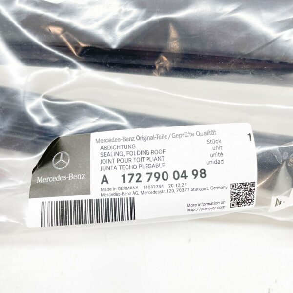A1727900498 - NEW MERCEDES-BENZ SLK R172 RIGHT RETRACTABLE ROOF SEALING A1727900498