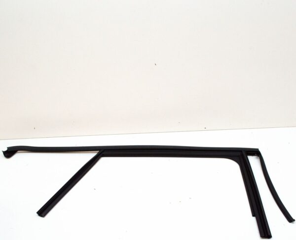 A1767351200 - NEW MERCEDES-BENZ A W176 REAR RIGHT DOOR WINDOW GUIDE RAIL A1767351200