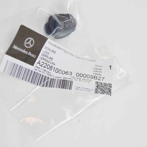 A22081000639B27 - NEW MERCEDES-BENZ E W210 LUGGAGE NET HOOK LOCK A22081000639B27 ORIGINAL