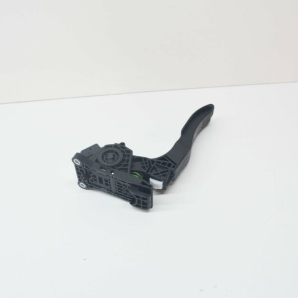 A9073010200 - NEW MERCEDES-BENZ VITO W447 THROTTLE GAS PEDAL A9073010200 ORIGINAL