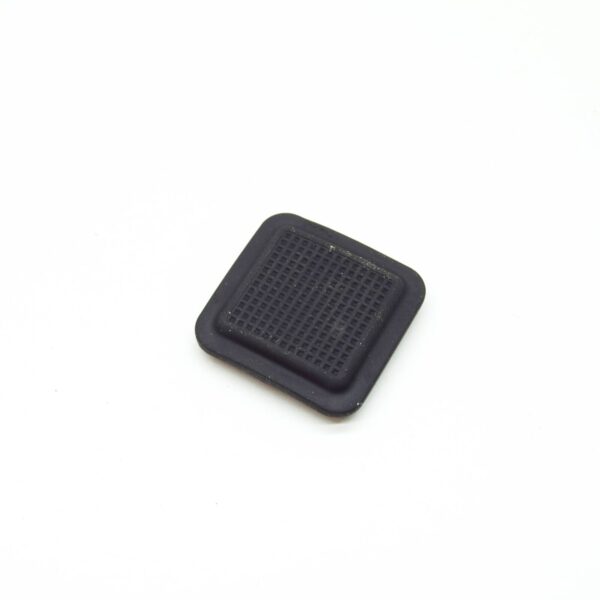 BYA500011 - LR DISCOVERY III L319 Rear Lower Tailgate Blanking Plug BYA500011 ORIGINAL