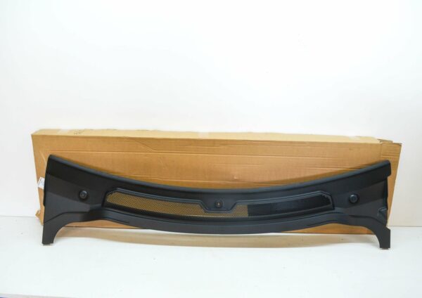 LR096163 - LR DISCOVERY 4 L319 Front Windshield Cowl Top Panel RHD LR096163 ORIGINAL