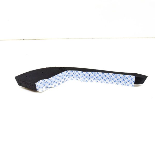 95B823722A - Porsche Macan 95b bonnet seal front right 95B823722A new original