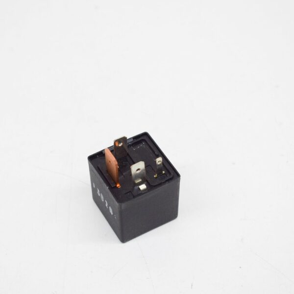 03C906207 - NEW VW GOLF MK5 CURRENT MEASUREMENT RELAY LOCATION/CODE SENSOR 03C906207