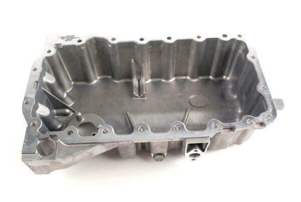 06F103601J - NEW VOLKSWAGEN SCIROCCO MK3 ENGINE OIL SUMP 06F103601J ORIGINAL