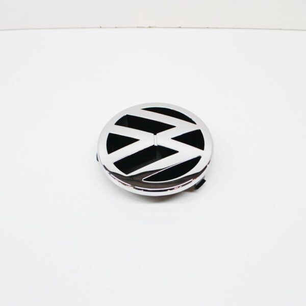 1J5853601ULM - NEW VOLKSWAGEN BORA A4 FRONT VW EMBLEM 1J5853601ULM GENUINE
