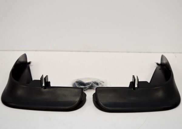 1K0075111 - VW GOLF V 1K1 FRONT MUD FLAPS SET L/R 1K0075111 NEW GENUINE