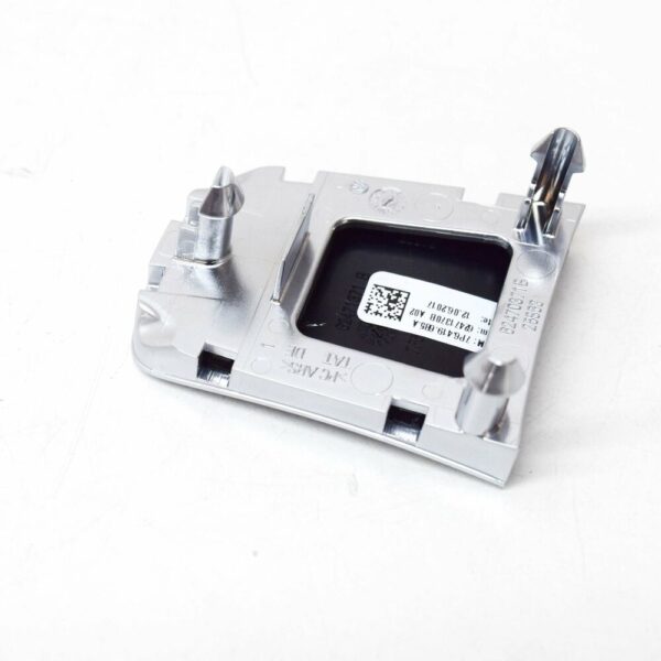 7P6419685AP0P - NEW VW TOUAREG 7P STEERING WHEEL LOWER BADGE "R" 7P6419685AP0P 2012 12094880